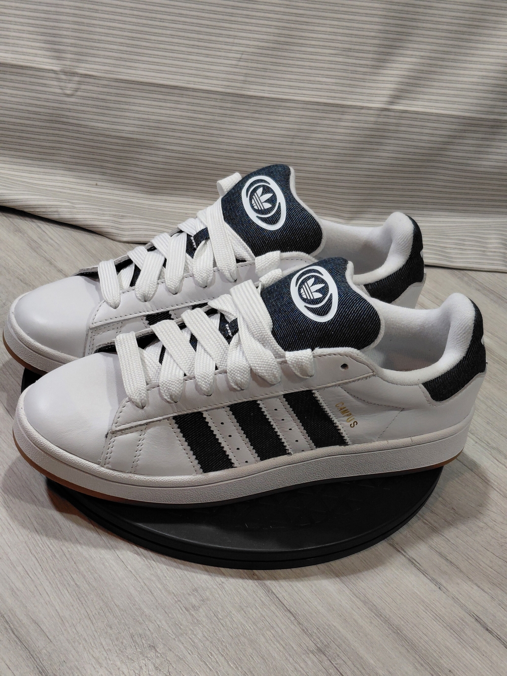 NEW Adidas Mens Campus OOs White & Indigo Blue Denim & Leather Gum Sole Men 10.5